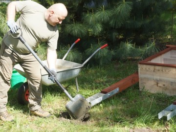 Hotel dla pszczół samotnic w Zespole Szkół Ponadpodstawowych w Przedborzu., 